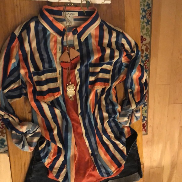 Long sleeve, button up top, fun stripes & pockets - Picture 2 of 4